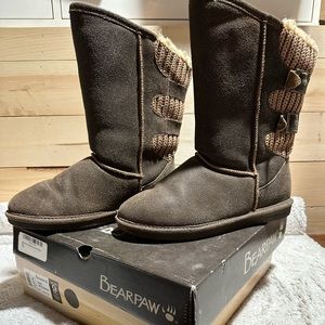 Bear paw Boshie chestnut distressed, worn once